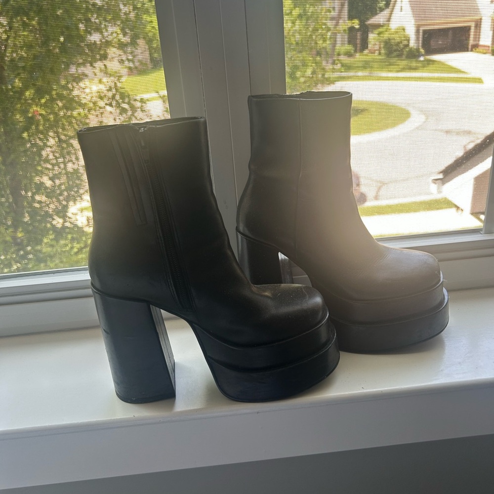 Steve Madden Black Cobra Platform Boots